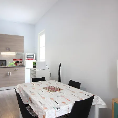 Studio La Bourboule, 1 Piece, 2 Personnes - Fr-1-608-110 * La Bourboule